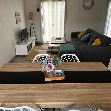 Sainte-Savine Maison Mitoyenne Avec Cour + Parking מראה חיצוני תמונה