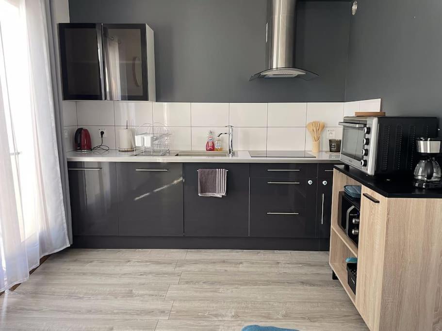 Sainte-Savine Maison Mitoyenne Avec Cour + Parking מראה חיצוני תמונה