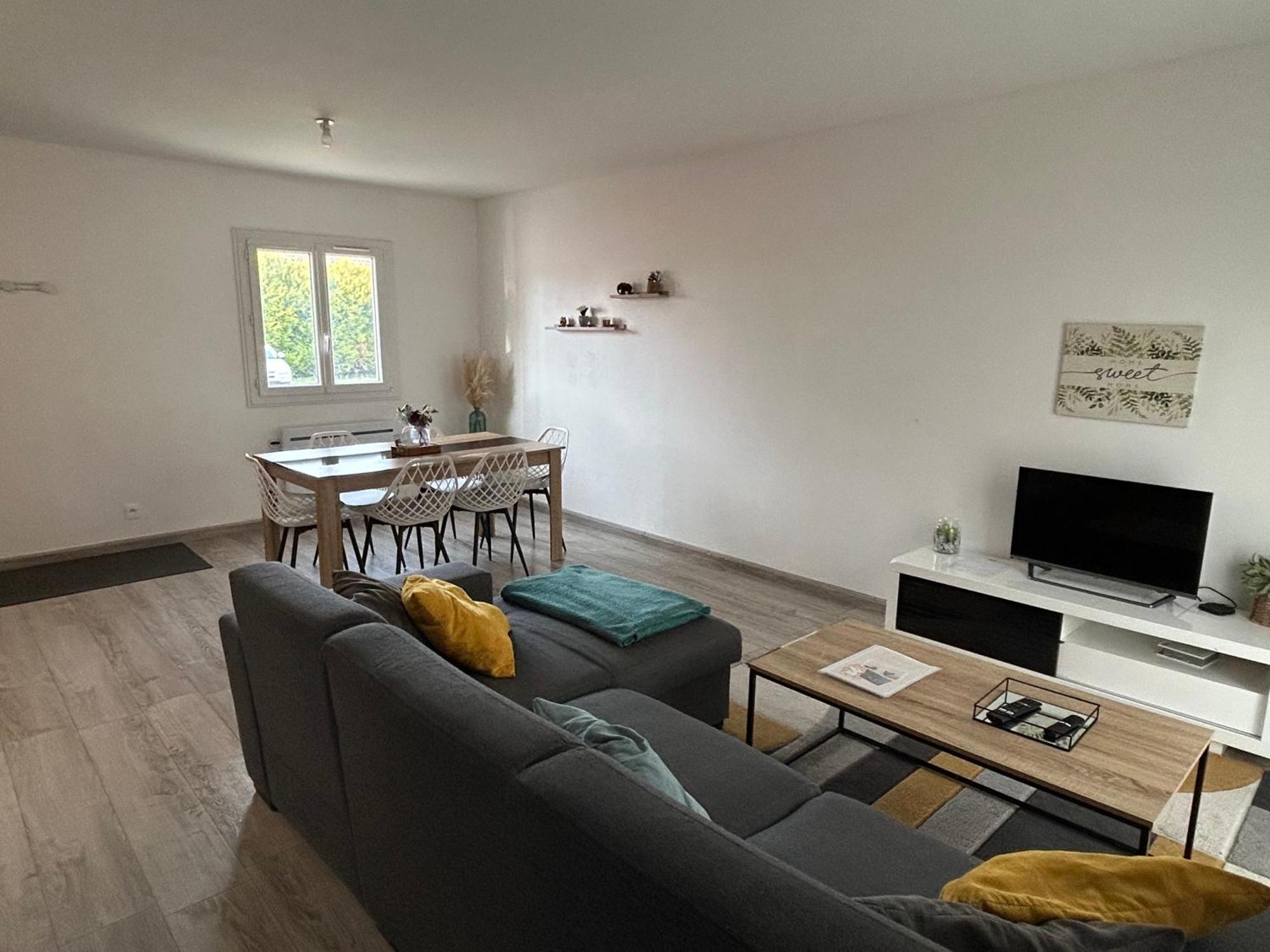 Sainte-Savine Maison Mitoyenne Avec Cour + Parking מראה חיצוני תמונה
