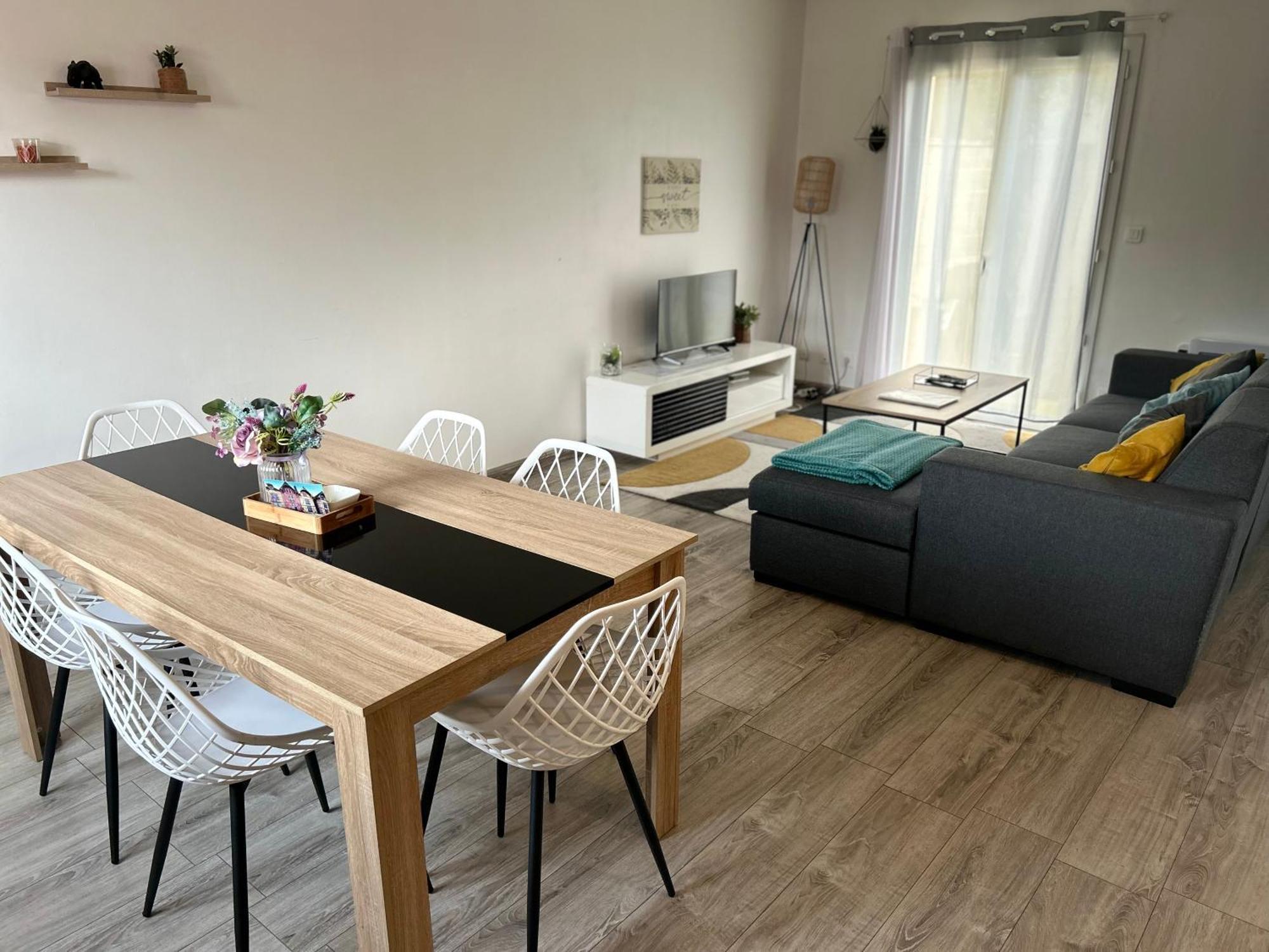 Sainte-Savine Maison Mitoyenne Avec Cour + Parking מראה חיצוני תמונה